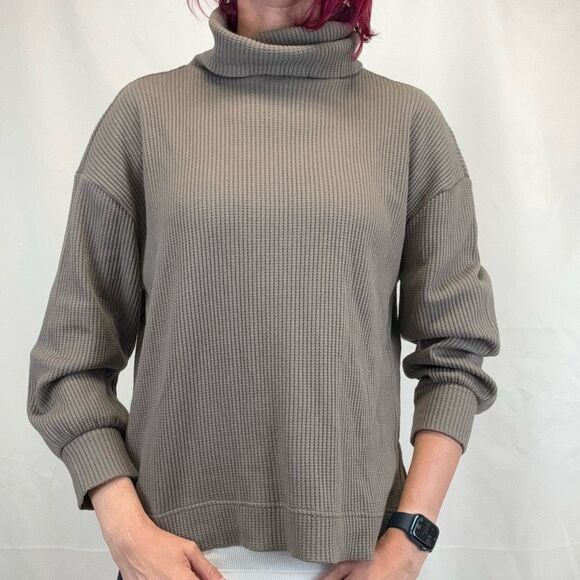GAP Women's Waffle Knit Turtleneck Shirt M Med Medium Taupe Brown Side Slit Boxy - Picture 1 of 13